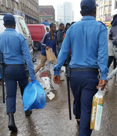 Addis Ababa police rob shoppers in Merkato area - 5 August 2015